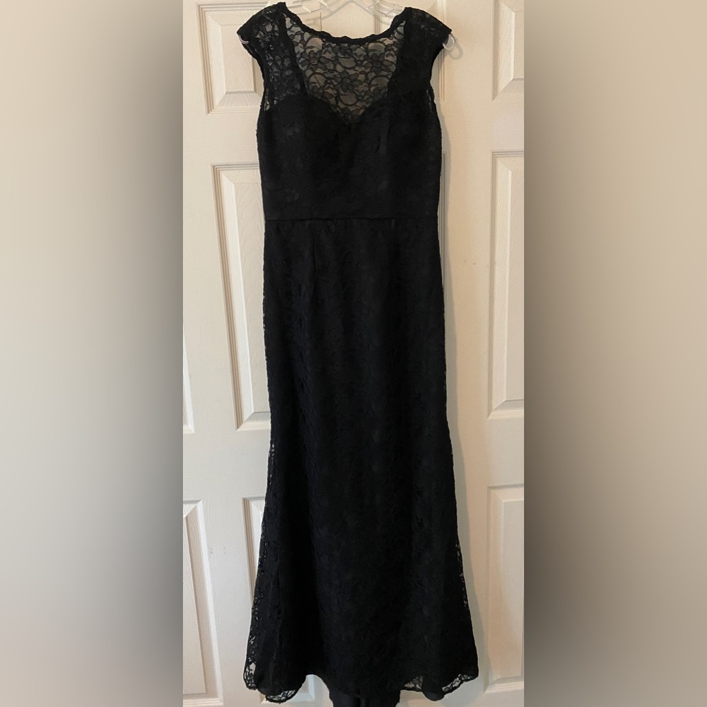Mari Lee by Madison Gardner Elegant Black Scalloped Lace Formal Dress